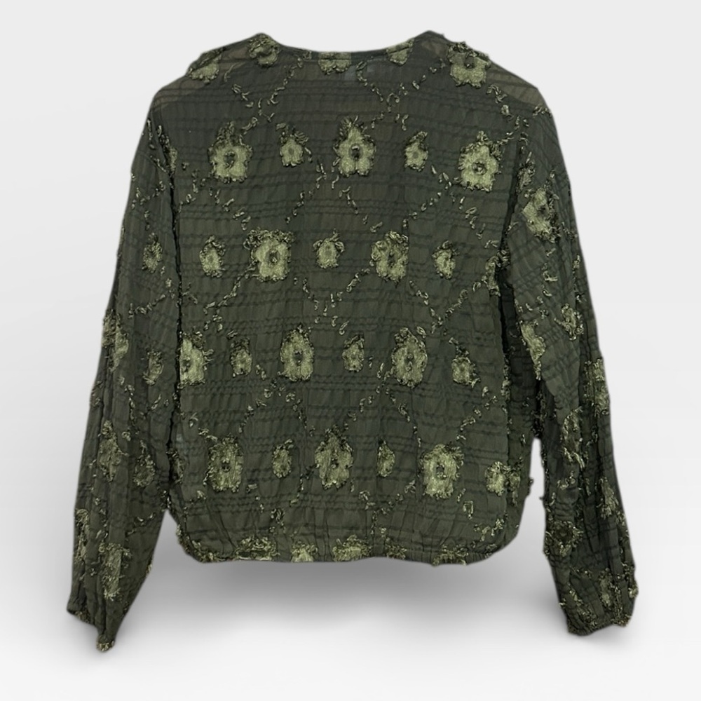 Sage + Fig Green Textured Floral Long Sleeve Ruffle Neck Top Women’s Size Medium - Picture 3 of 11